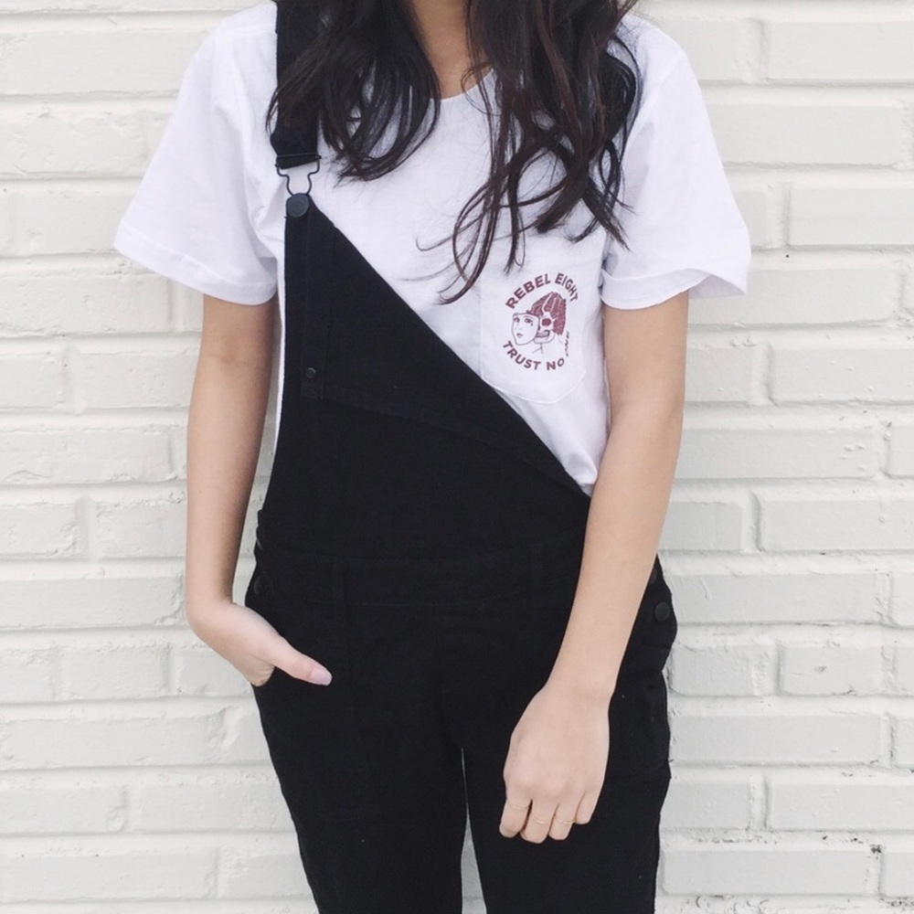UO TRUST NO ONE Tee